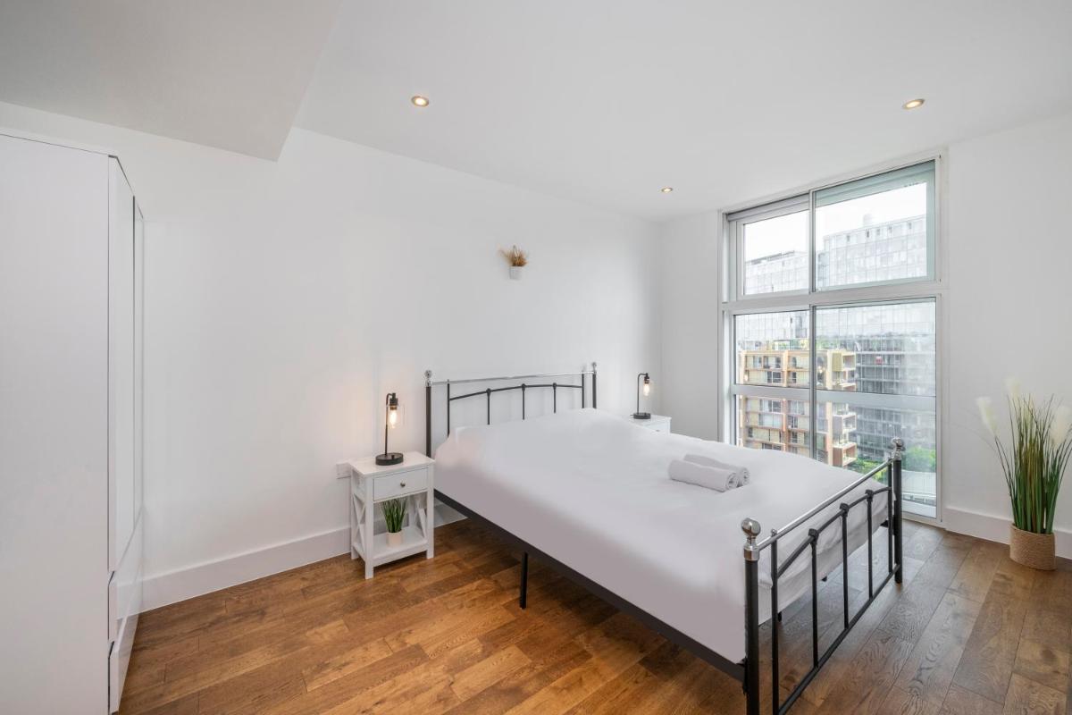 2 Bed Apartment in Chelsea with AC