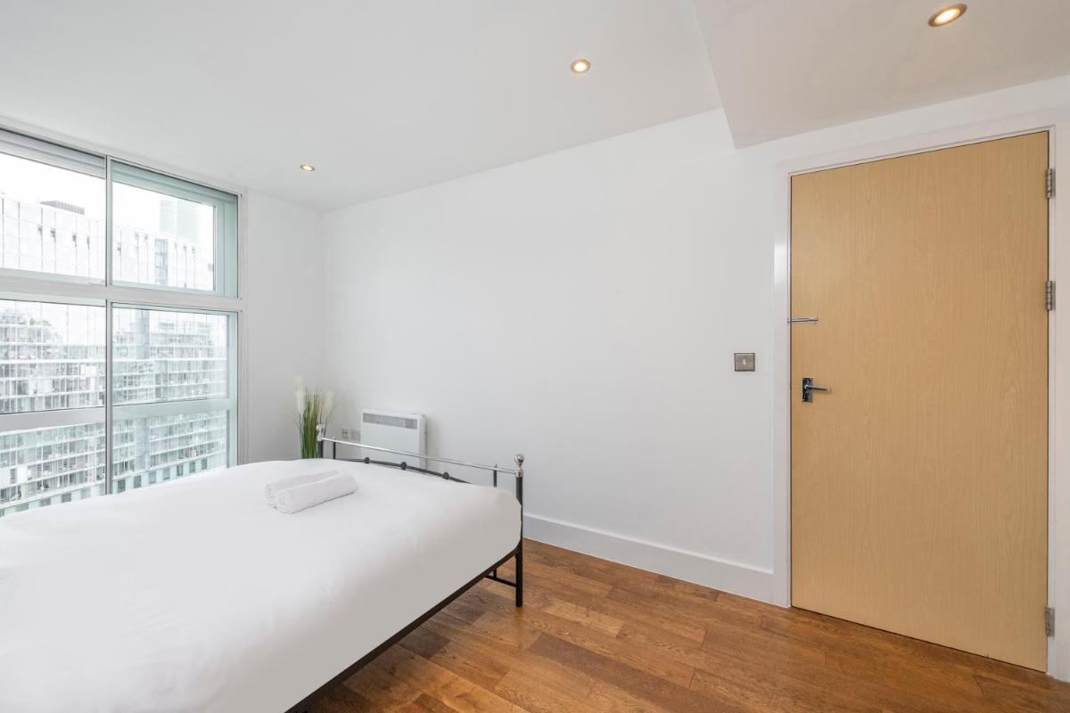 2 Bed Apartment in Chelsea with AC