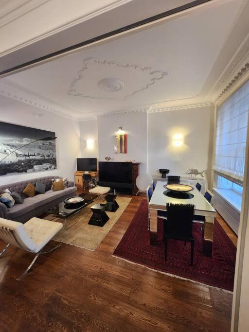 2 Bedroom luxury flat in South Kensington