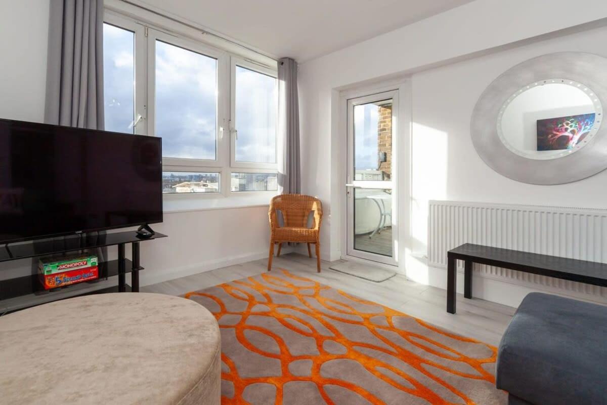 3 Bedroom Old Street Apartment – Amazing Views