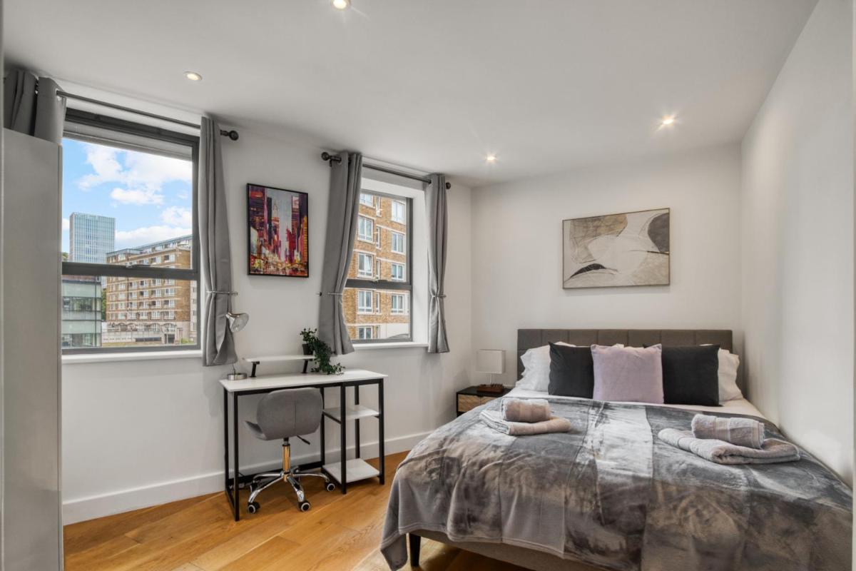 A Vibrant 2 Bed & 2 Bath in Old Street ZONE 1