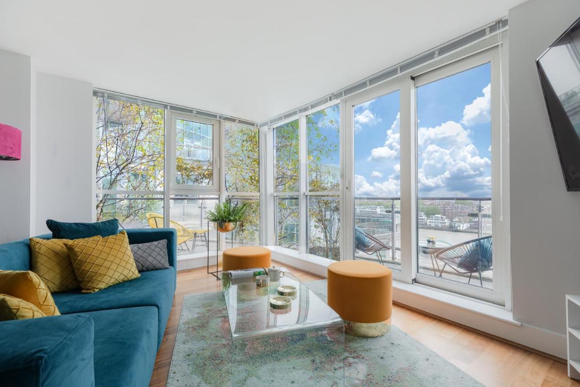 BEST THAMES VIEW in TOWN! LARGE LUXXE NOMAD DESIGN FAMILY HOME