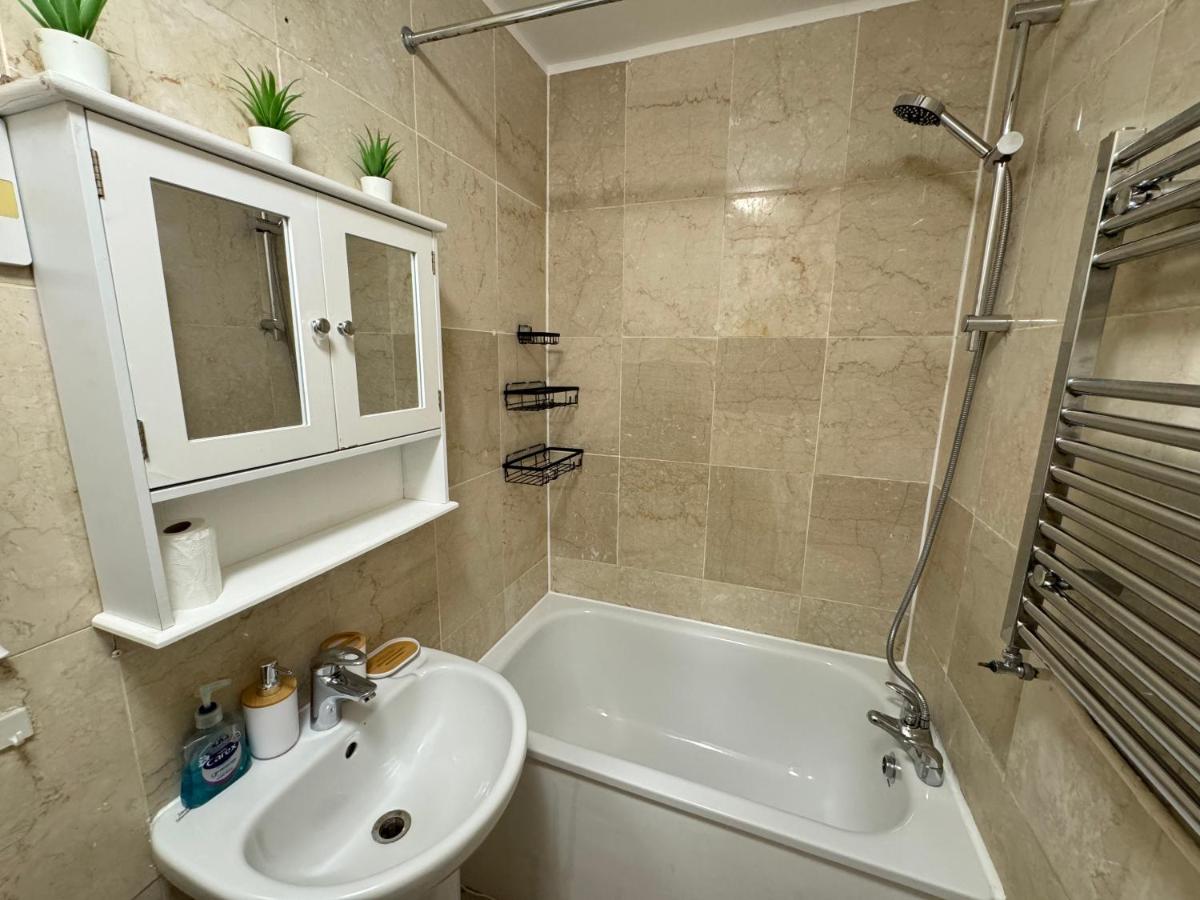 Central, Compact and fashion flat for 4 people with breakfast in Kensington Zone 1