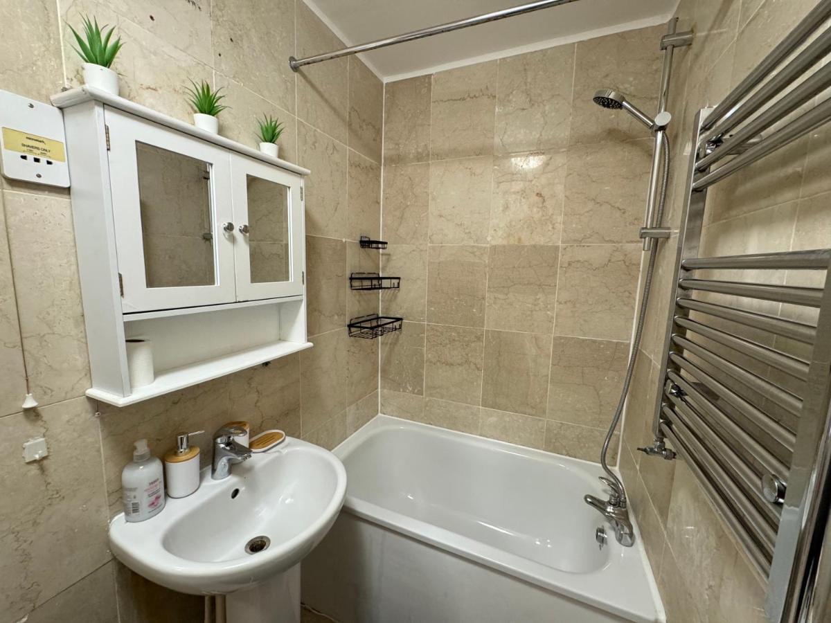 Central, Compact and fashion flat for 4 people with breakfast in Kensington Zone 1