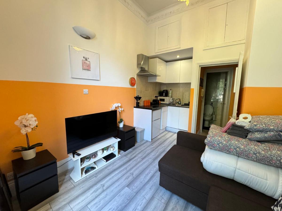 Central, Compact and fashion flat for 4 people with breakfast in Kensington Zone 1