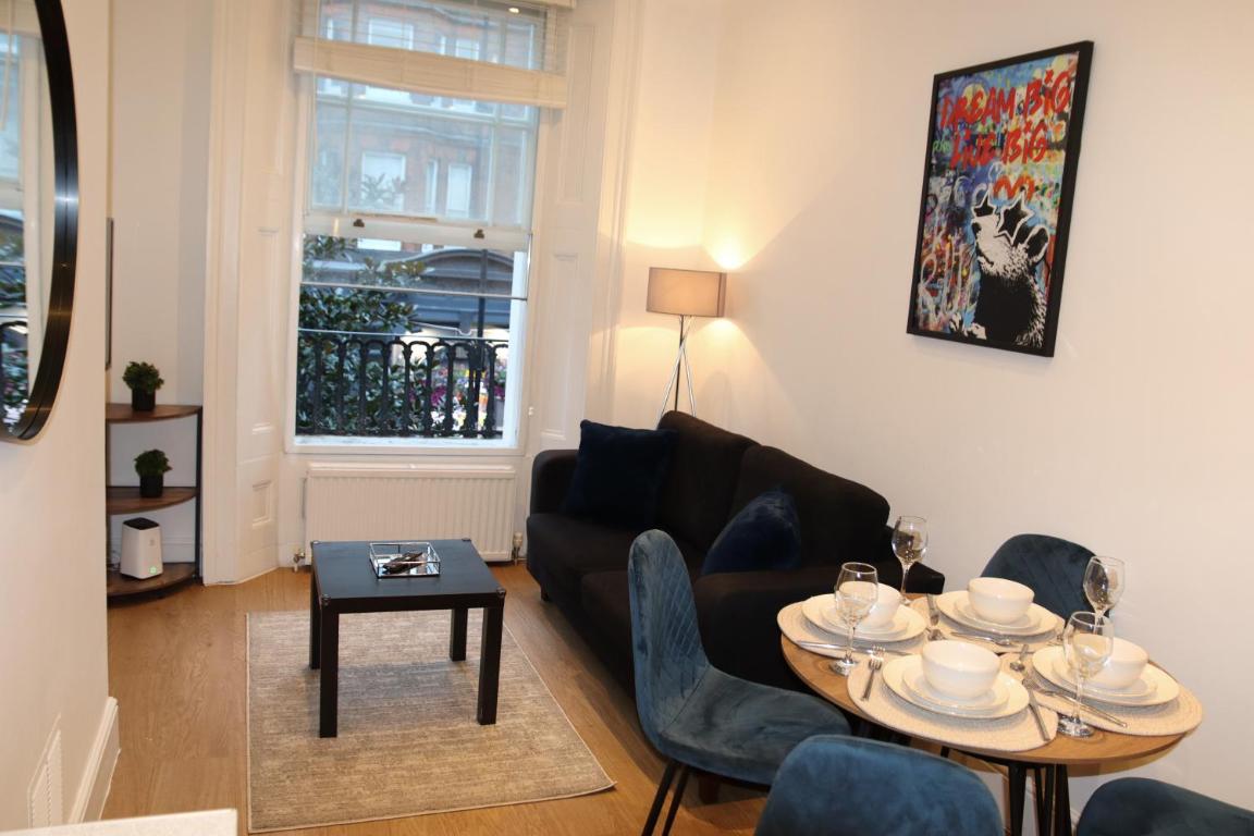 Charming Hyde Park 2Bedroom Flat