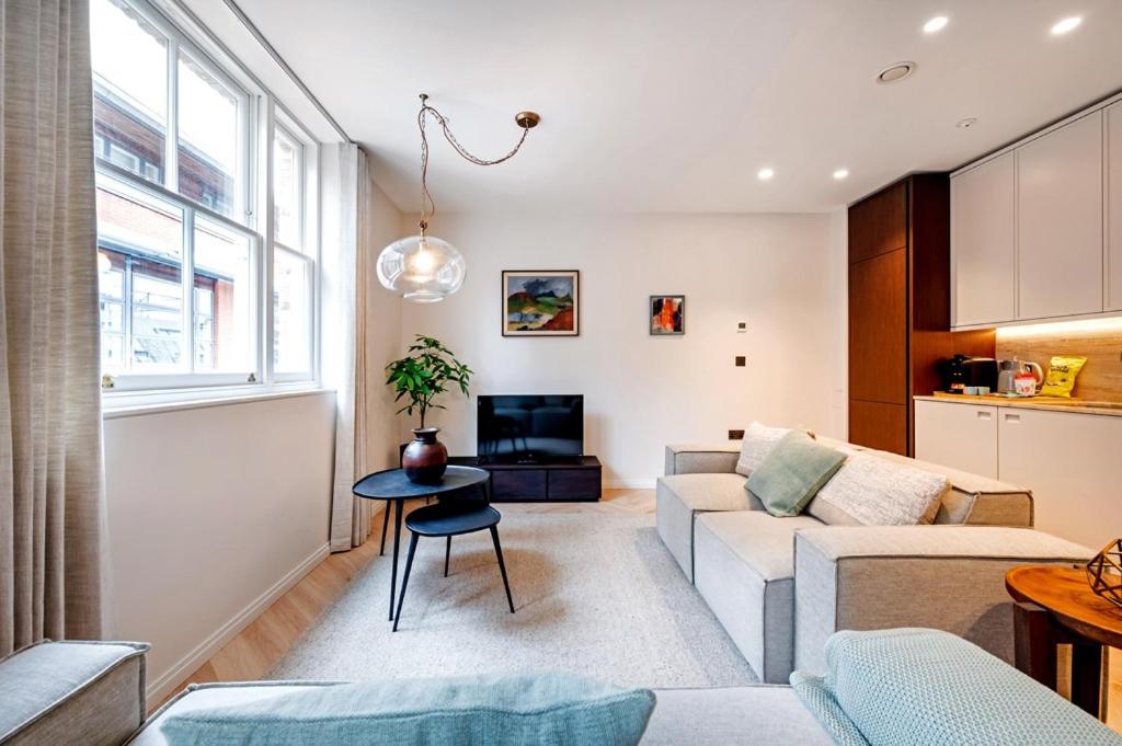 Covent Garden 2 bed 2 bath duplex