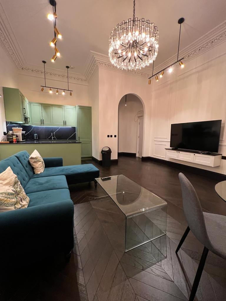 Earl’s Court Luxe Apartment