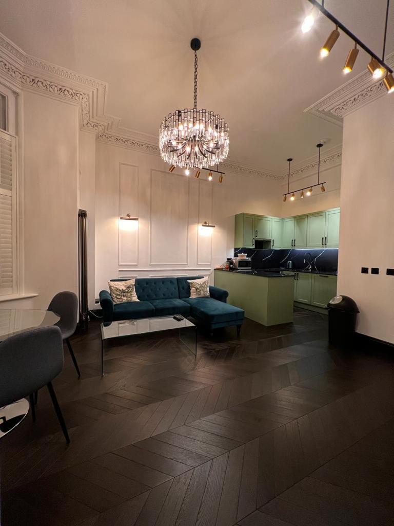 Earl’s Court Luxe Apartment