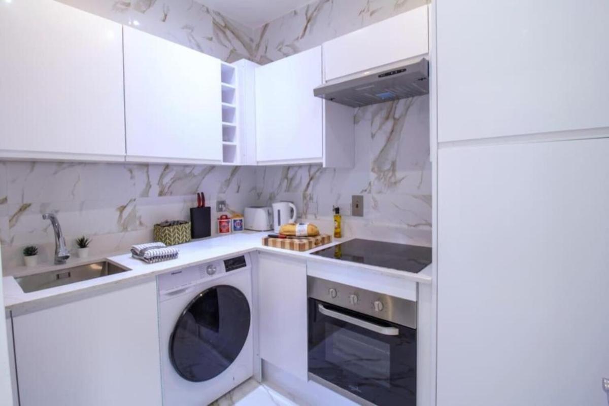 Elegant 3 Bedroom Apartment on Oxford Street Luxury Living in Central London 2GC