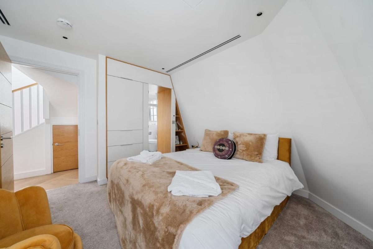 Elegant 3-Bedroom Penthouse in Marble Arch 70