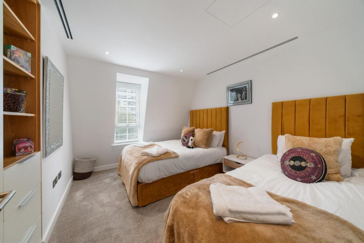 Elegant 3-Bedroom Penthouse in Marble Arch 70