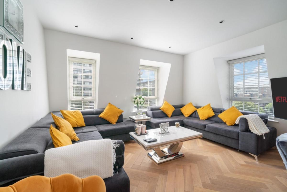 Elegant 3-Bedroom Penthouse in Marble Arch 70