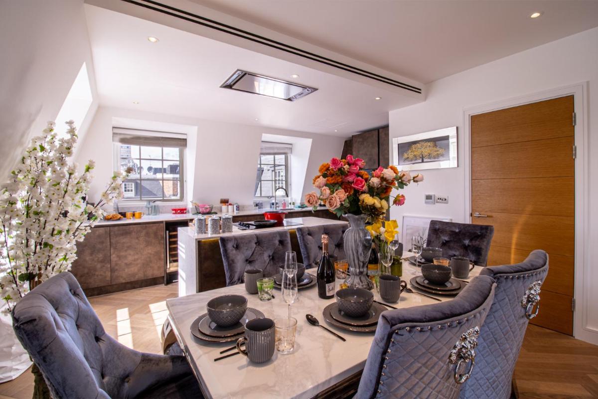 Elegant 3-Bedroom Penthouse in Marble Arch 70