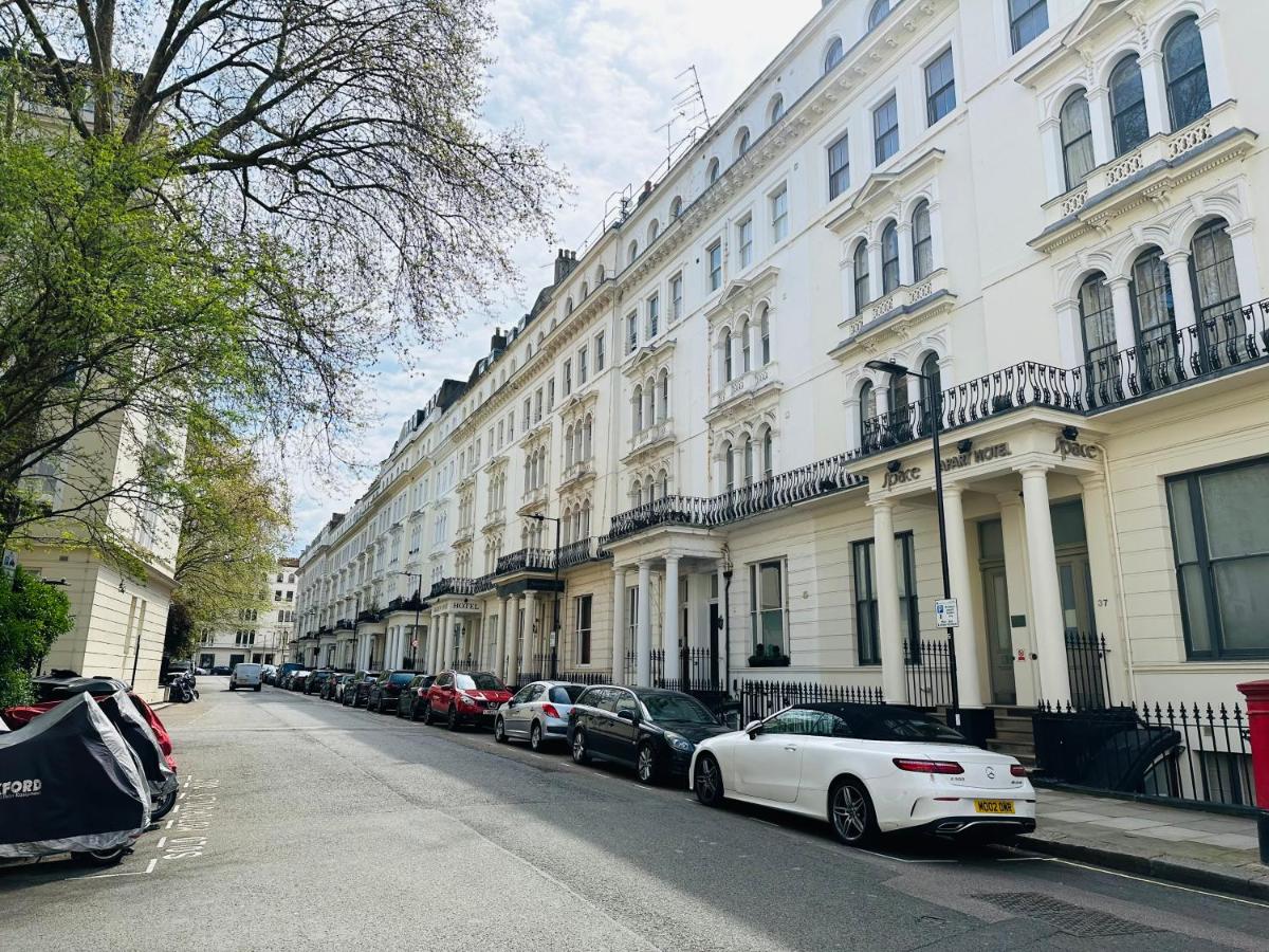 Entire 1 Bedroom Flat at Kensington Gardens Square Close to Hyde Park, Paddington St