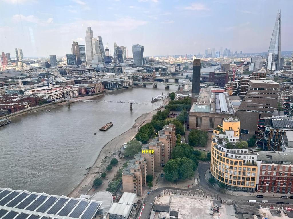 Great River Thames View Entire Apartment in The Most Central London