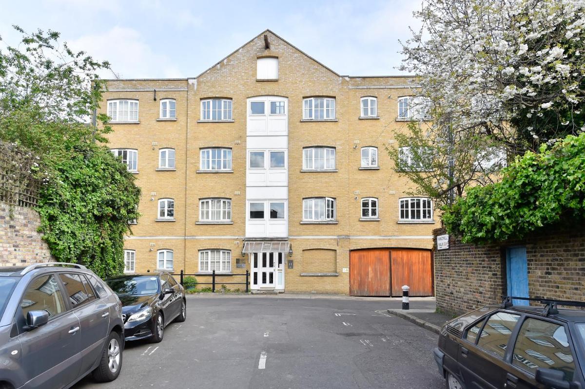 JOIVY Sunny 2-bed Apt with terrace, 15mins to London Eye