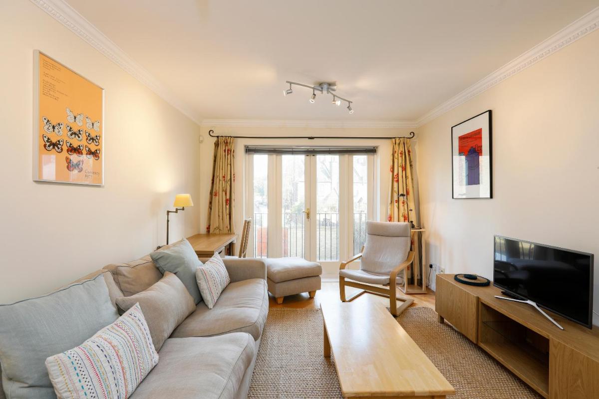 JOIVY Sunny 2-bed Apt with terrace, 15mins to London Eye