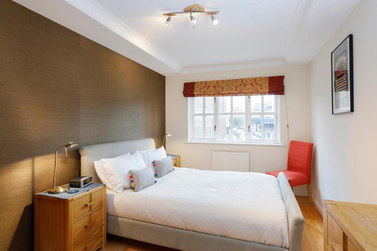 JOIVY Sunny 2-bed Apt with terrace, 15mins to London Eye