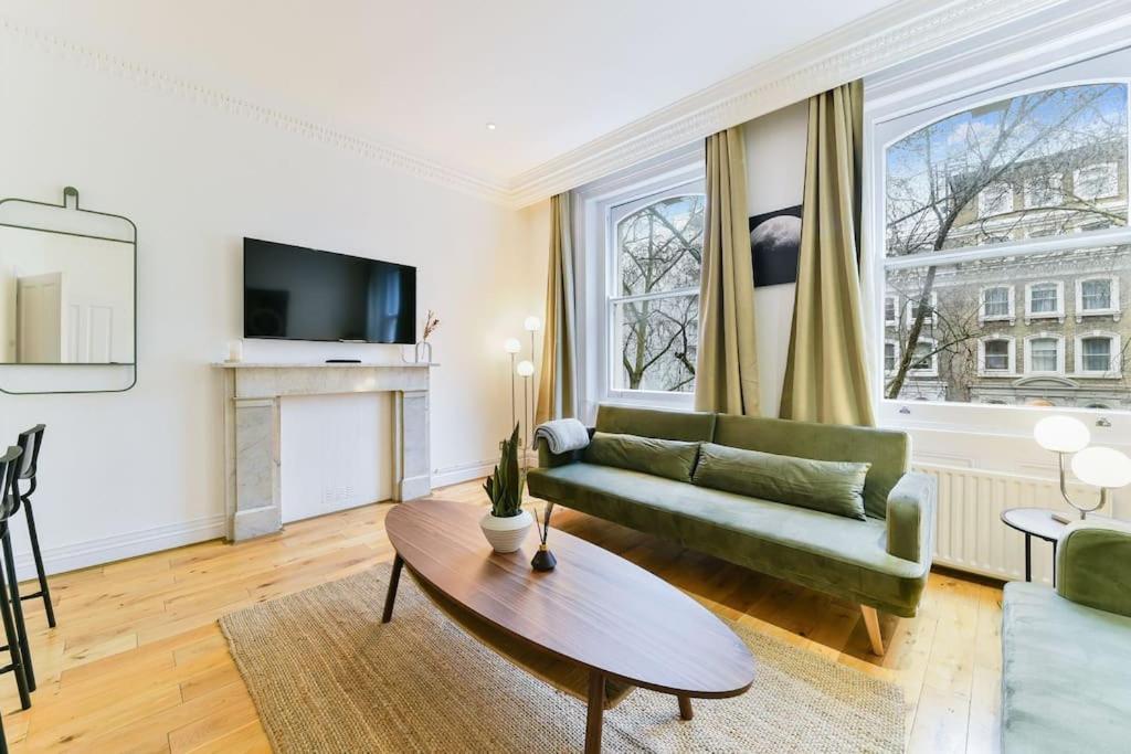 Knightsbridge Stylish Two Bedroom Apartment