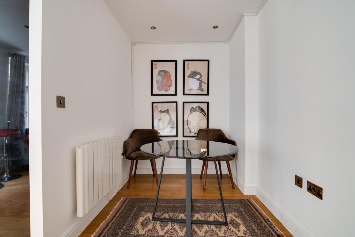 Lovely Charing Cross Apartment