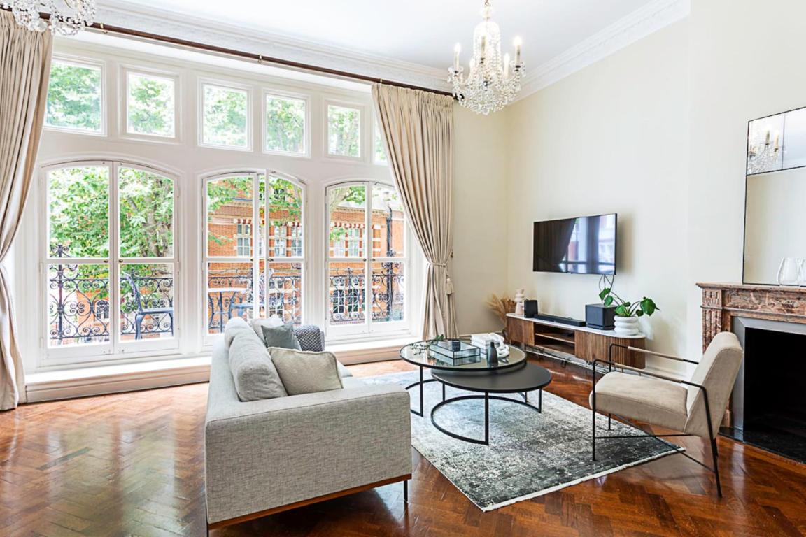 Lovely Stylish Two-bedroom Kensington Home