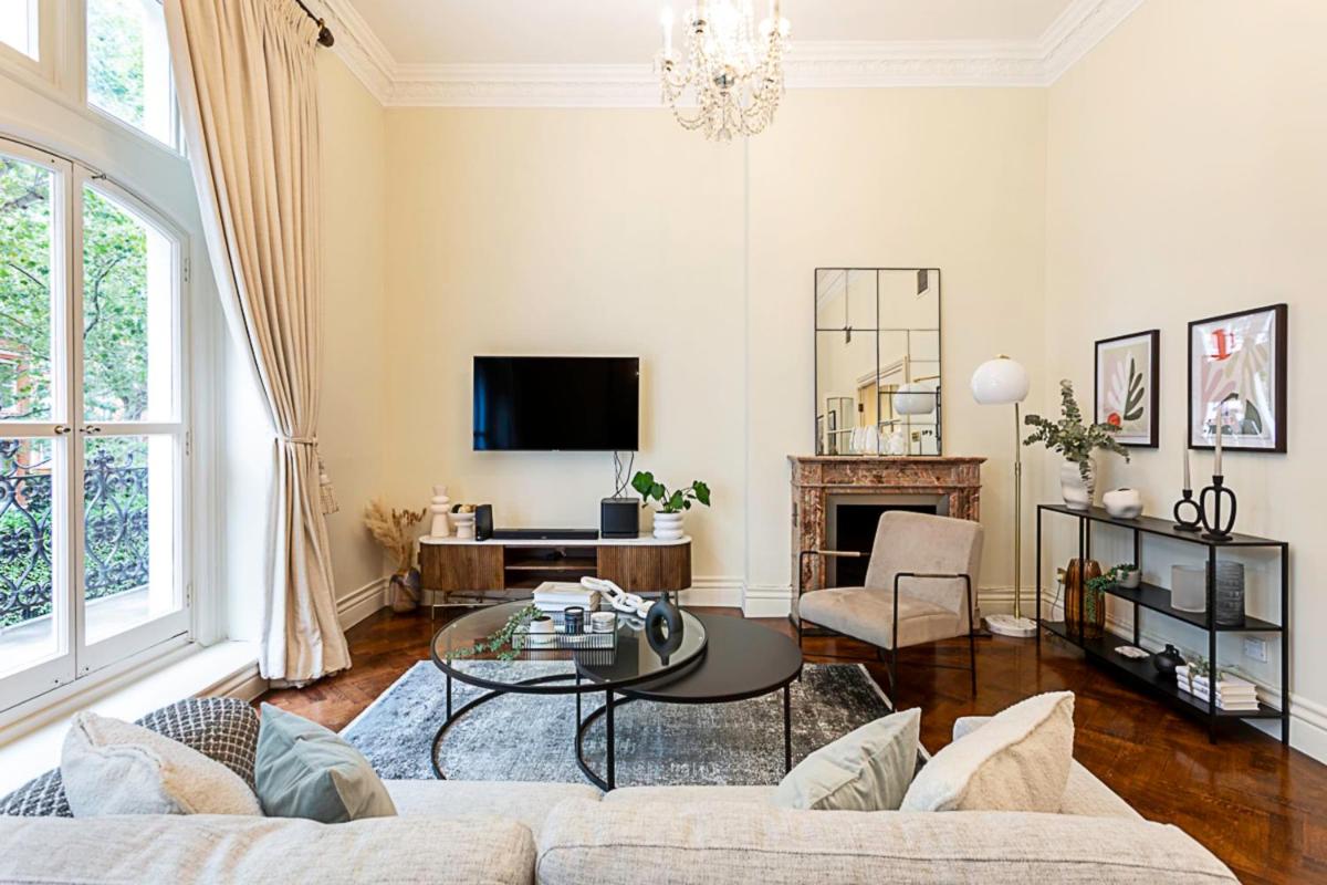 Lovely Stylish Two-bedroom Kensington Home