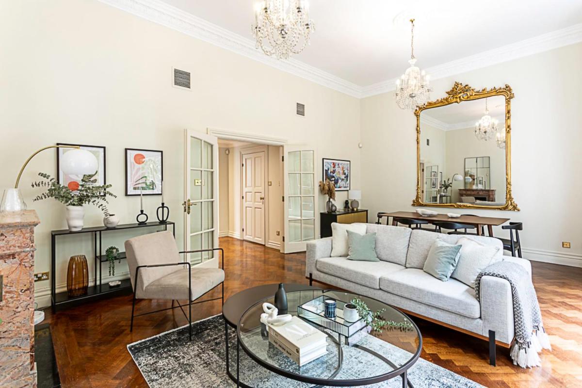 Lovely Stylish Two-bedroom Kensington Home