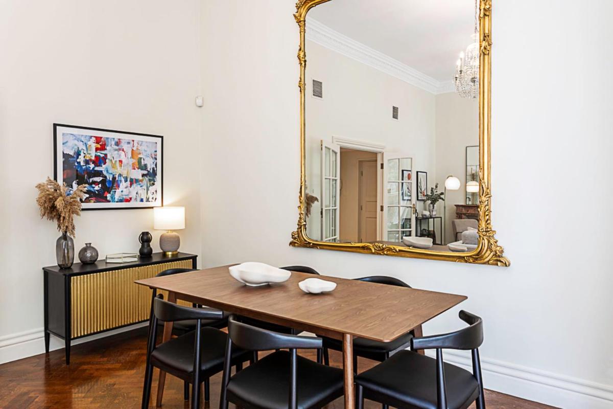 Lovely Stylish Two-bedroom Kensington Home