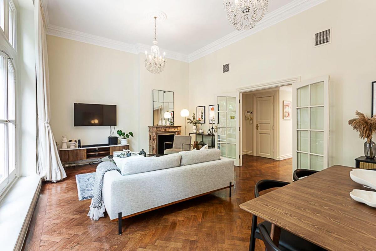 Lovely Stylish Two-bedroom Kensington Home