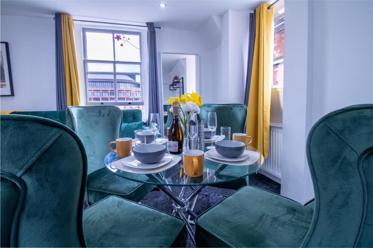 Luxurious 1-Bedroom Penthouse on Oxford Street 11G