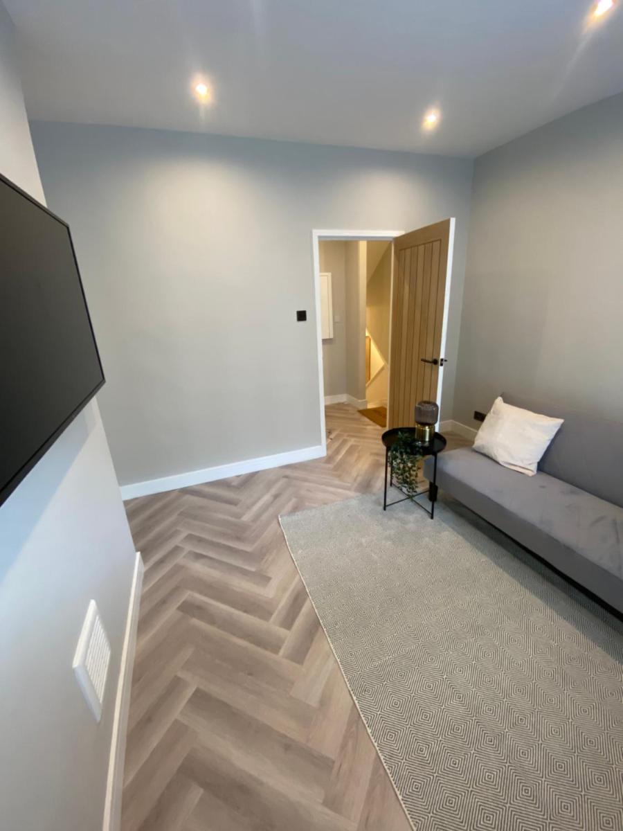 Luxury 2 bed 1 bath in Central London by Graceful Apartments