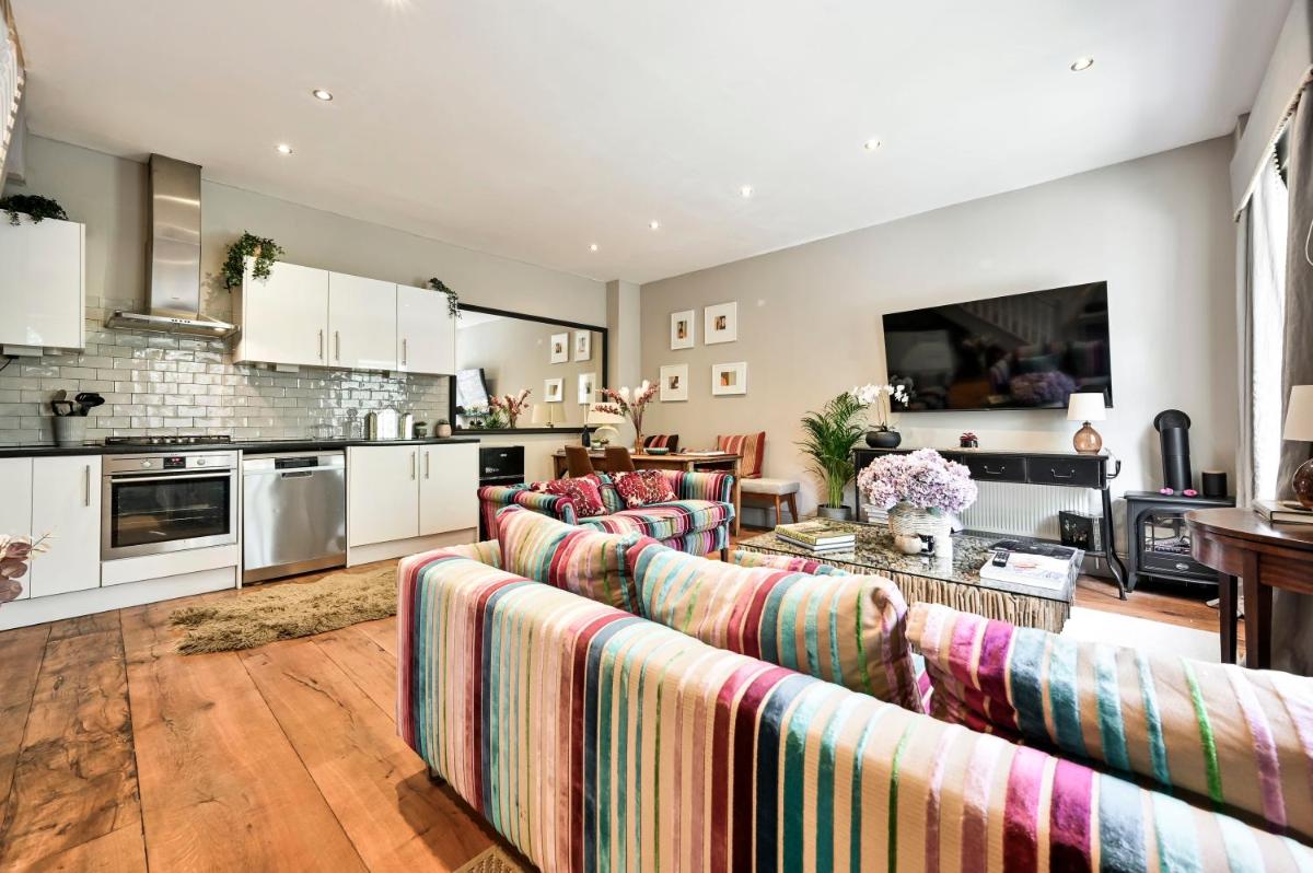 Magnificent 2 Bed Hyde Park Mews House