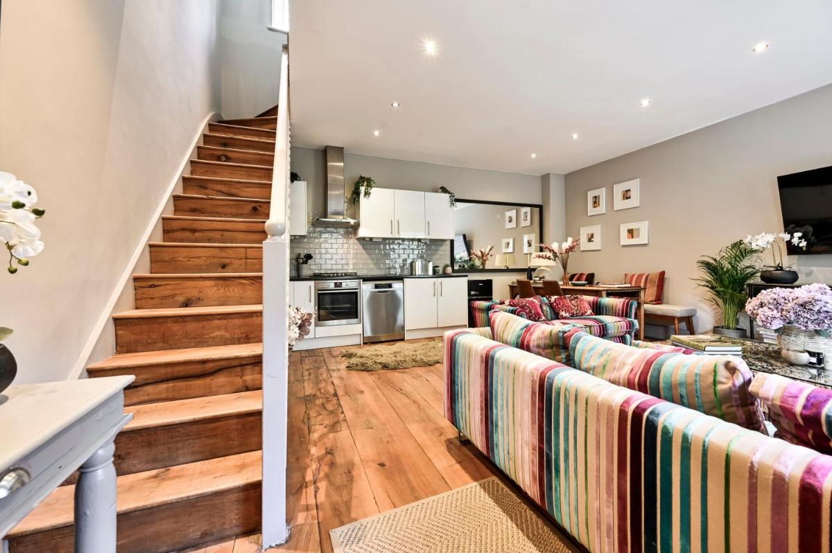 Magnificent 2 Bed Hyde Park Mews House