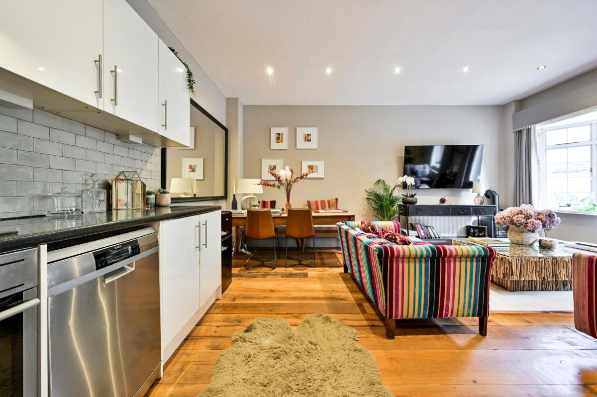 Magnificent 2 Bed Hyde Park Mews House