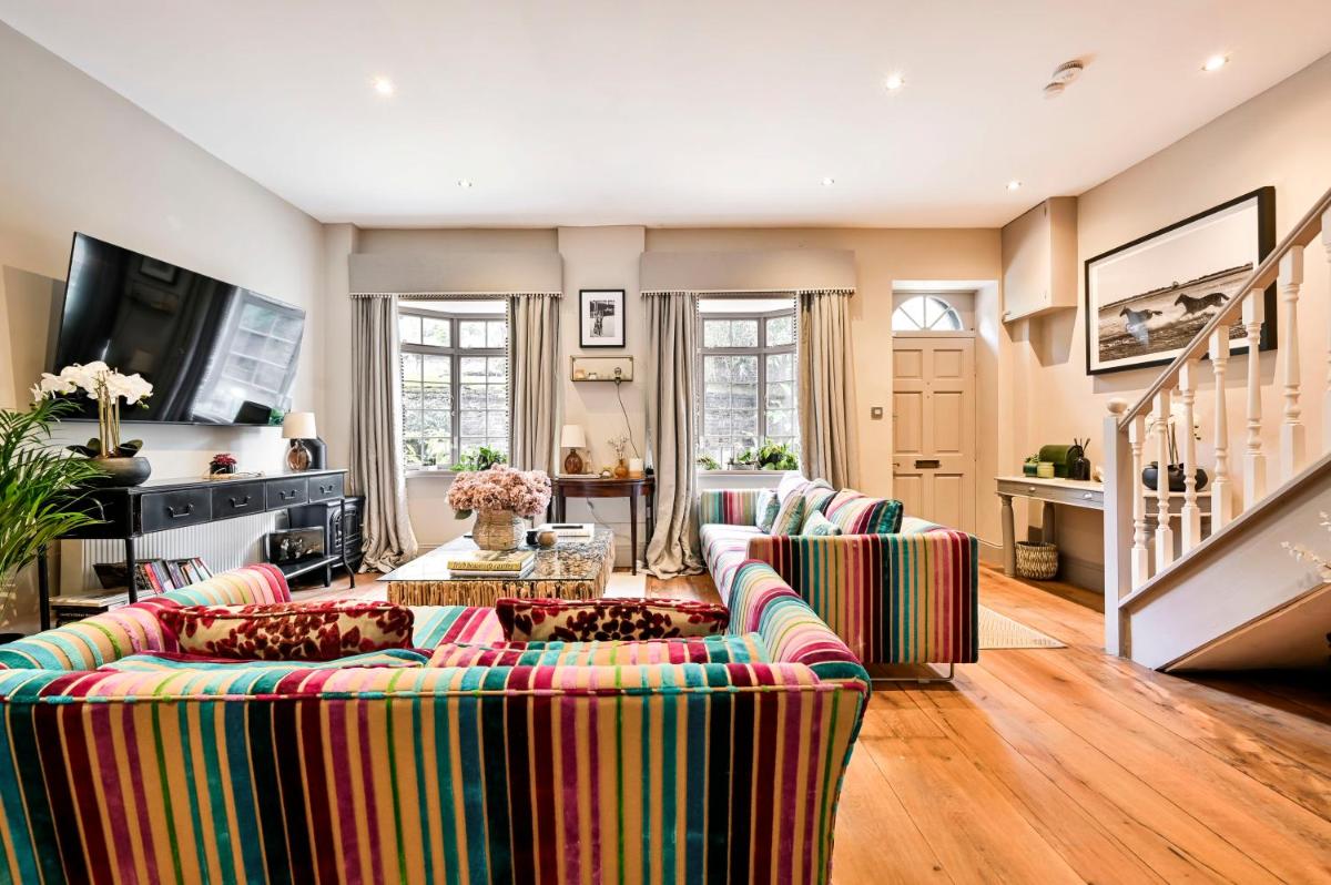 Magnificent 2 Bed Hyde Park Mews House