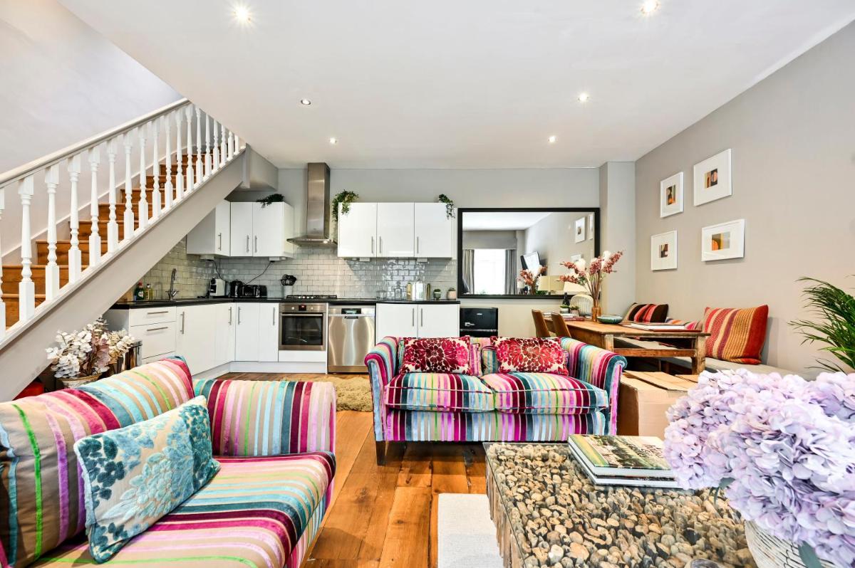 Magnificent 2 Bed Hyde Park Mews House