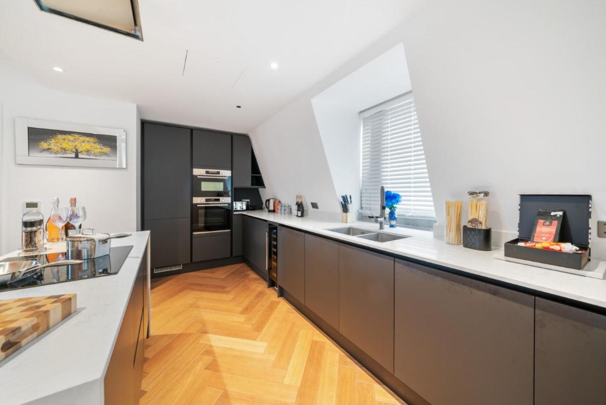 Marble Arch Luxury 3-Bedroom Penthouse Haven 73