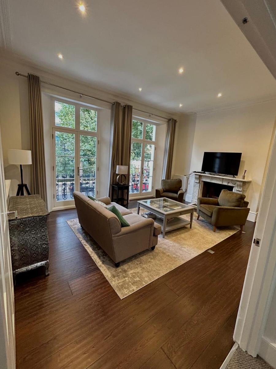 Number 53 – Stunning Maisonette with Parking in Kensington & Chelsea