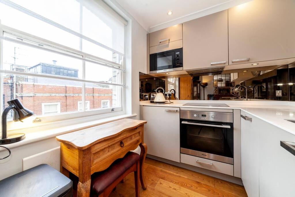 Outstanding Antique 1BR flat in Soho