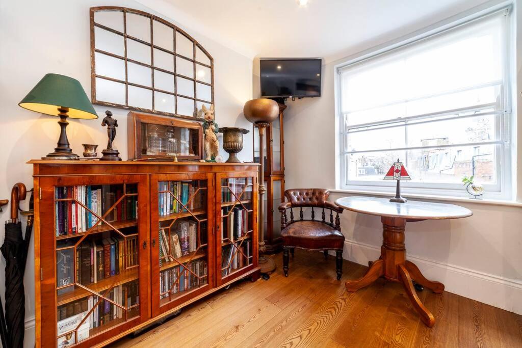 Outstanding Antique 1BR flat in Soho