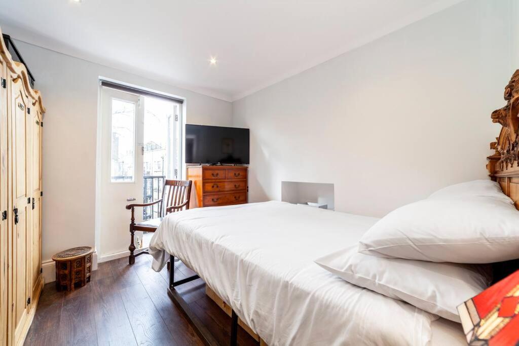 Outstanding Antique 1BR flat in Soho