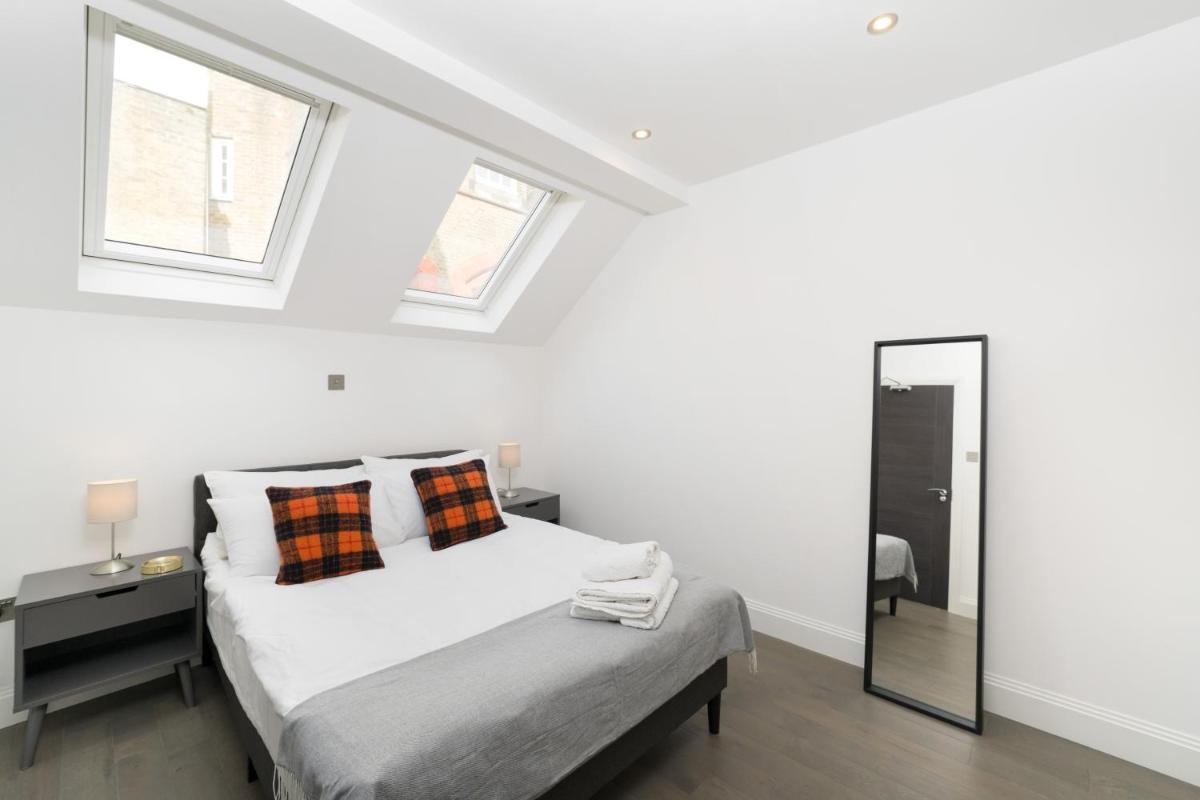 Oxford Street 2 Bedr, 3 Beds, 2,5 Bath, 2 min subway