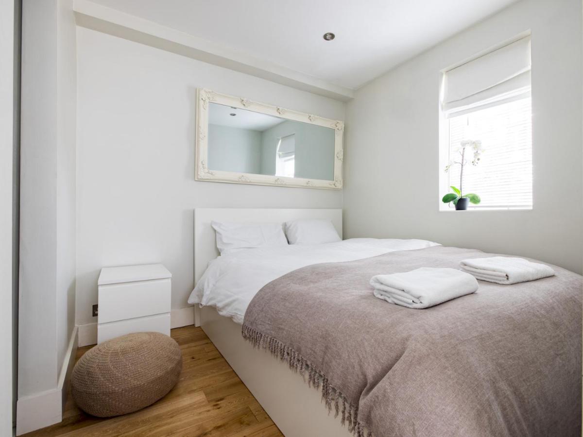 Pass the Keys Chic 1 bedroom flat steps of King’s Road Chelsea