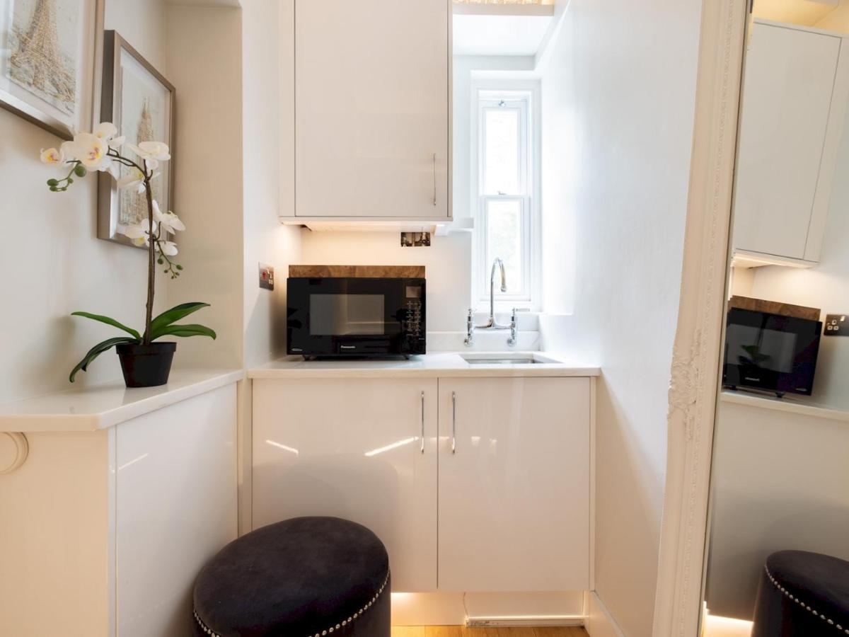 Pass the Keys Chic 1 bedroom flat steps of King’s Road Chelsea