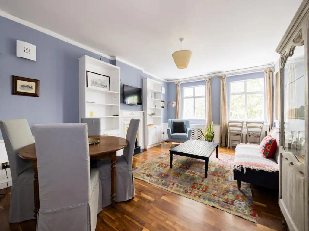 Pass the Keys Spacious and central 2 bedroom flat in Chelsea