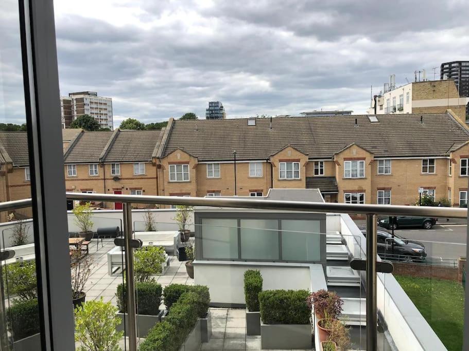 STUDIO Apartment opposite shoreditch Park