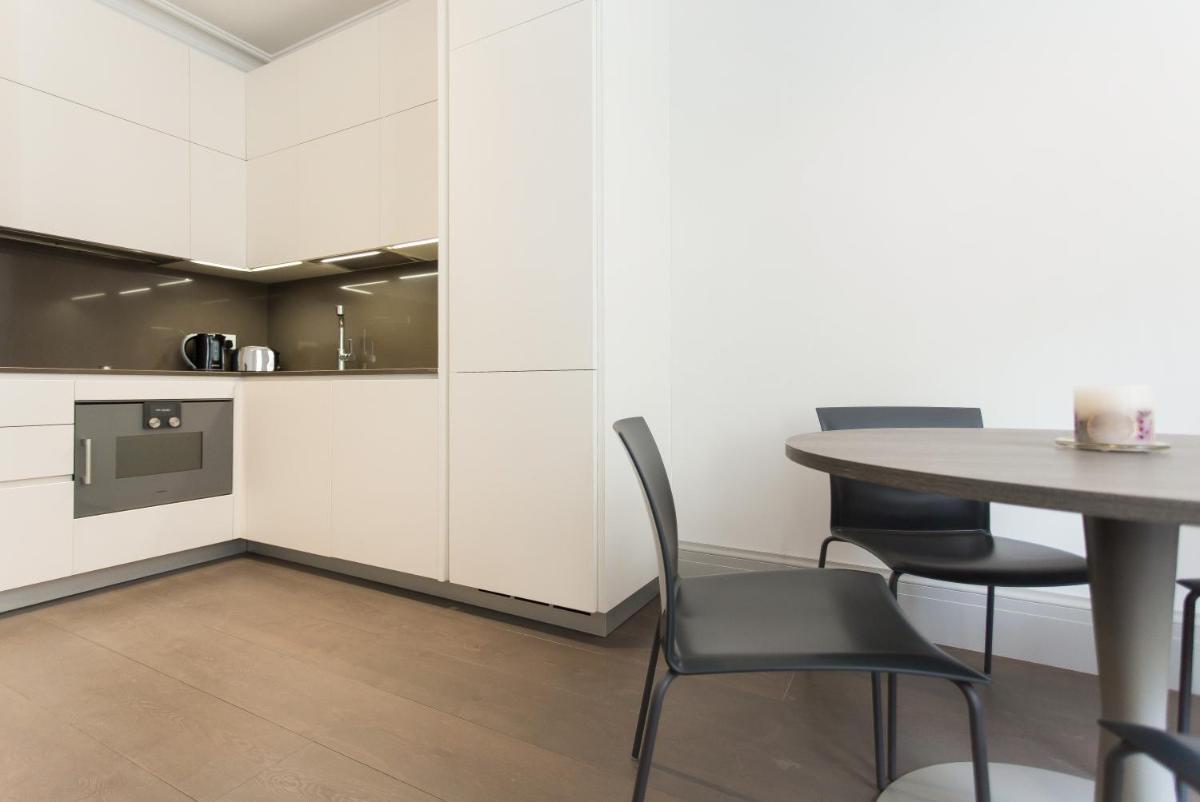 Soho Luxury 1 Bedroom Apartment by Concept Apartments