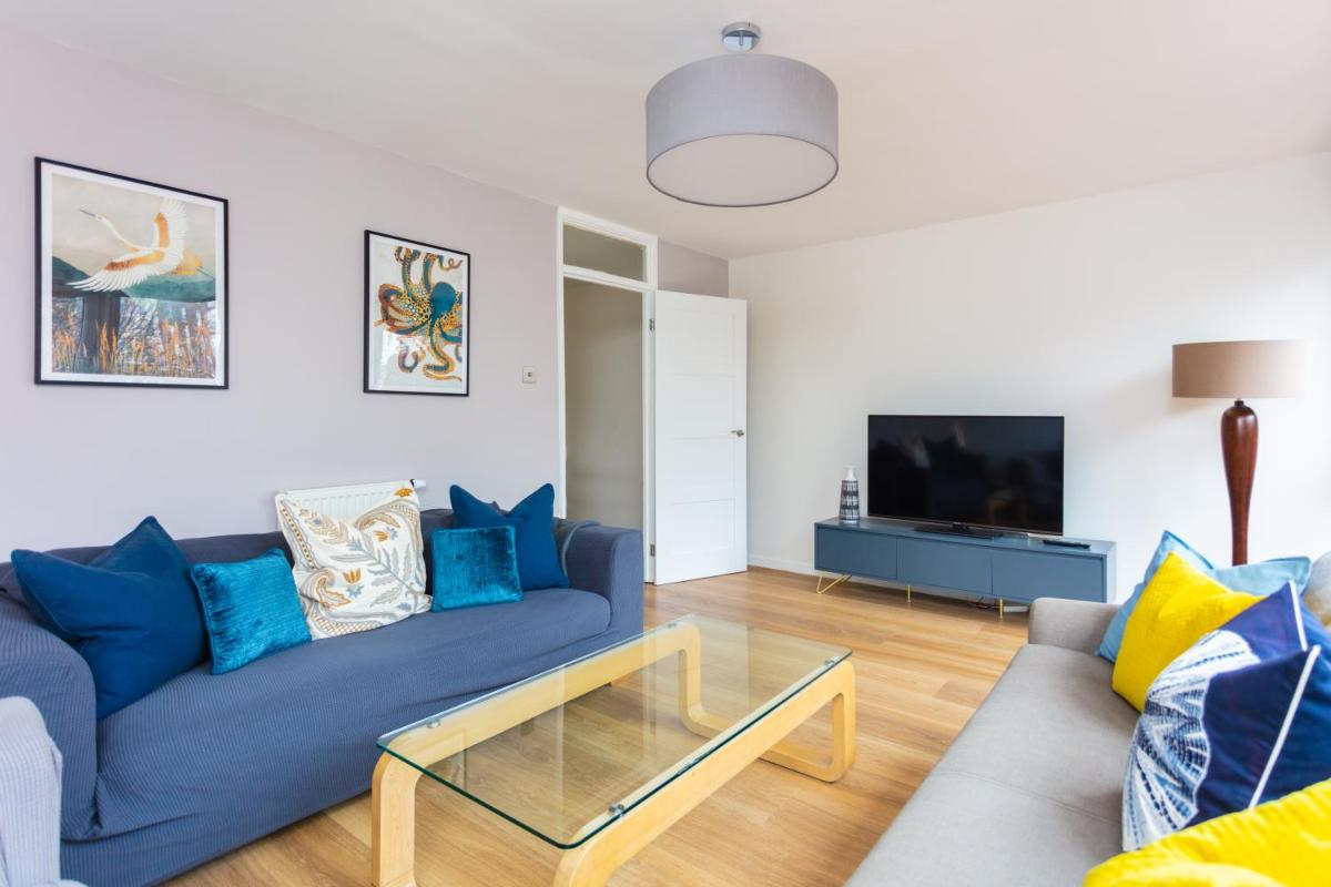 Spacious Central 3 Bedroom Apartment in Old Street