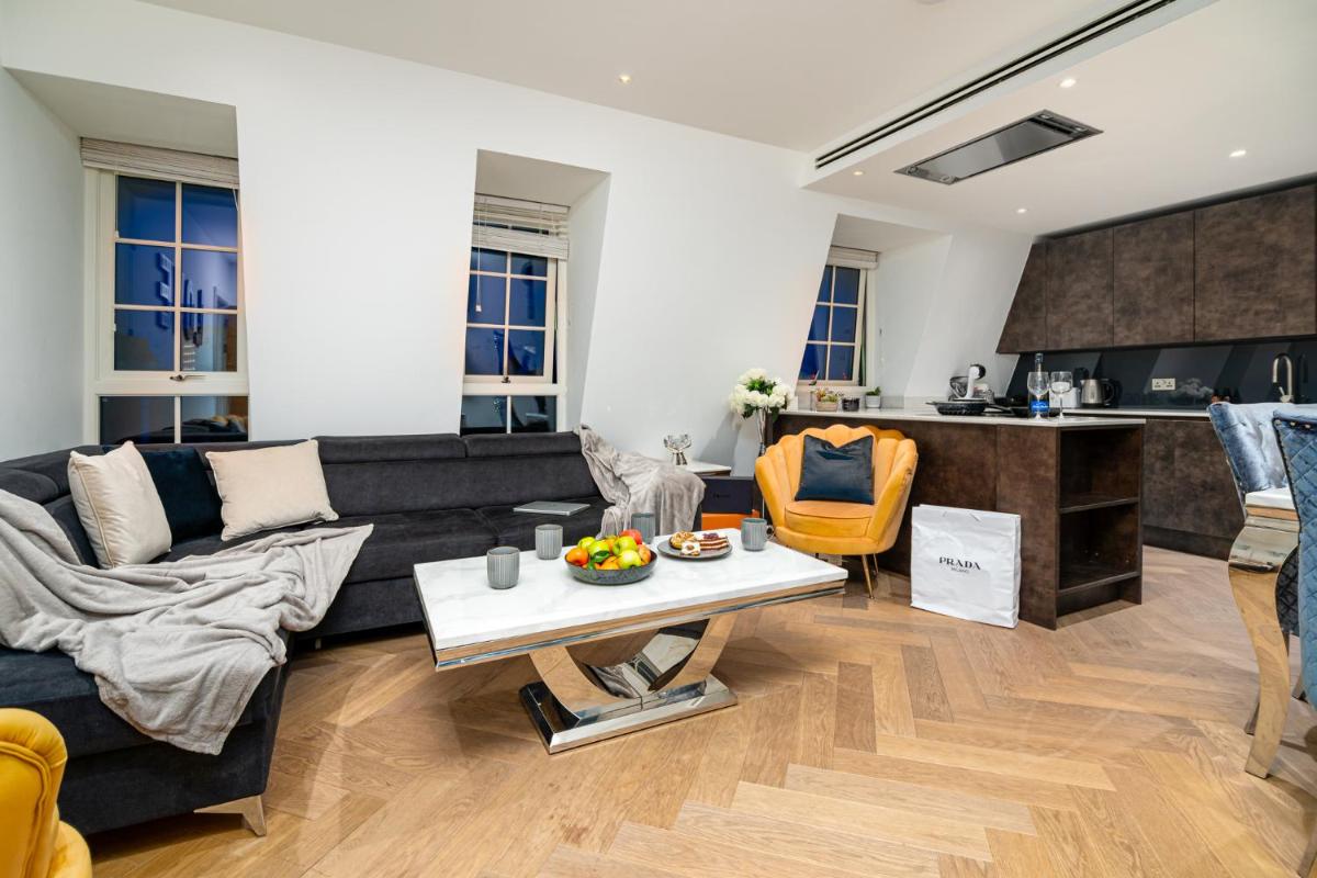 Spectacular 2-Bedroom Penthouse in Marble Arch 75